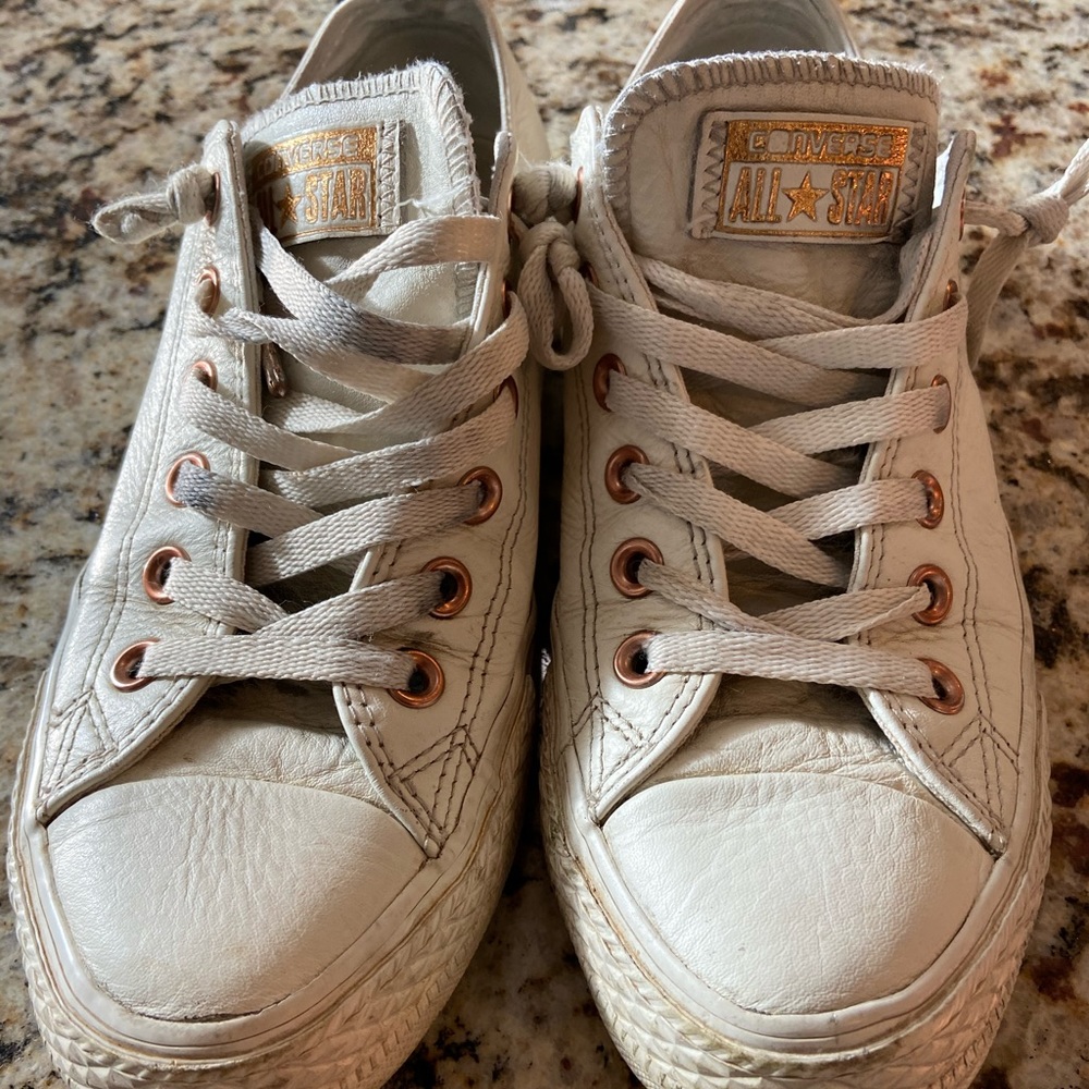 All star chunk Taylor leather size 8